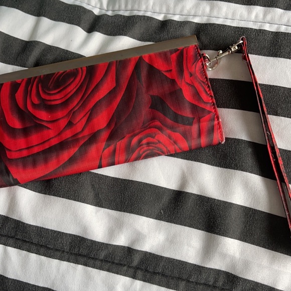 Rose Wallet - Picture 3 of 3